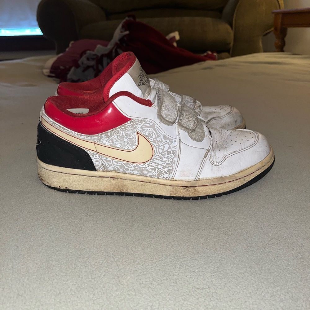 Rare Air Jordan 1 Velcro.! Needs some work.